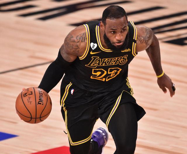 人群反而更 人群反而更