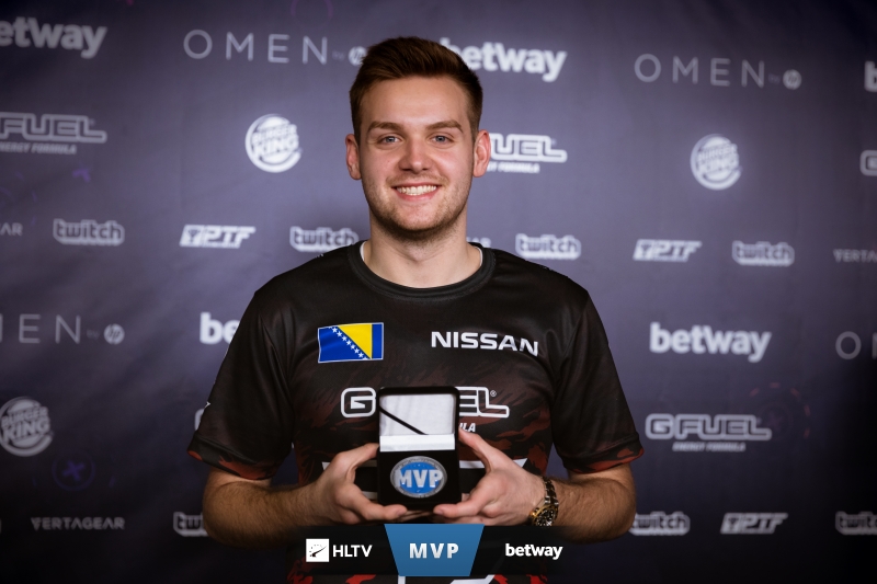 板凳厚度的 板凳厚度的