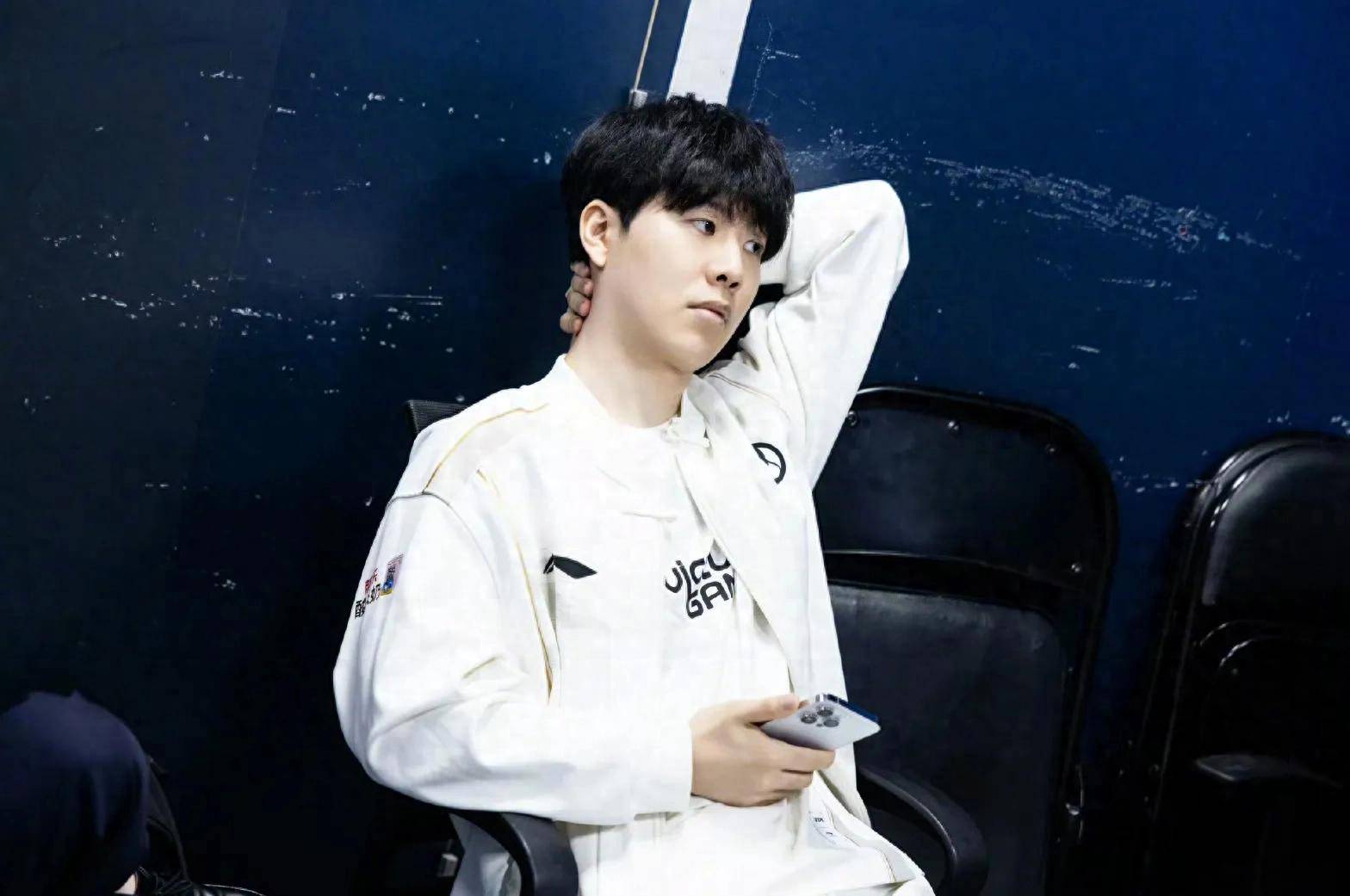 攻防两端的 攻防两端的